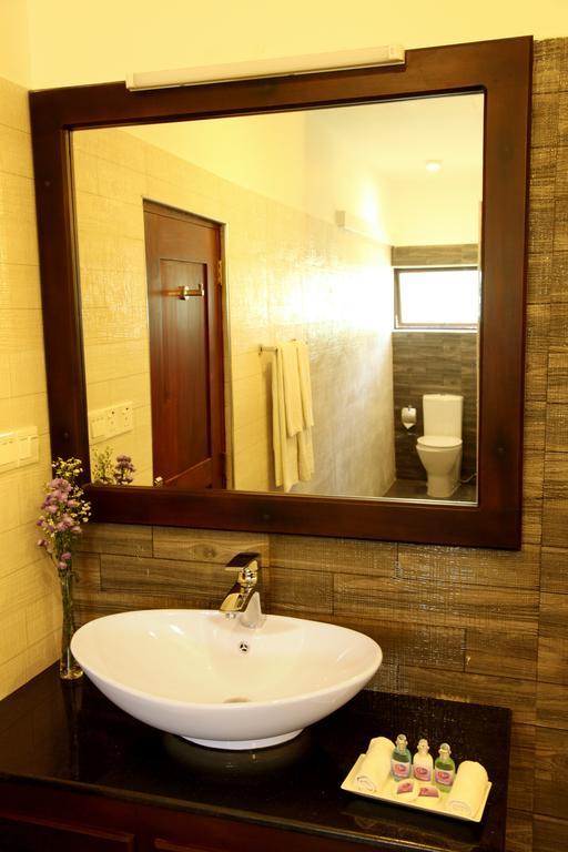Oreeka - Katunayake Airport Transit Hotels Стая снимка