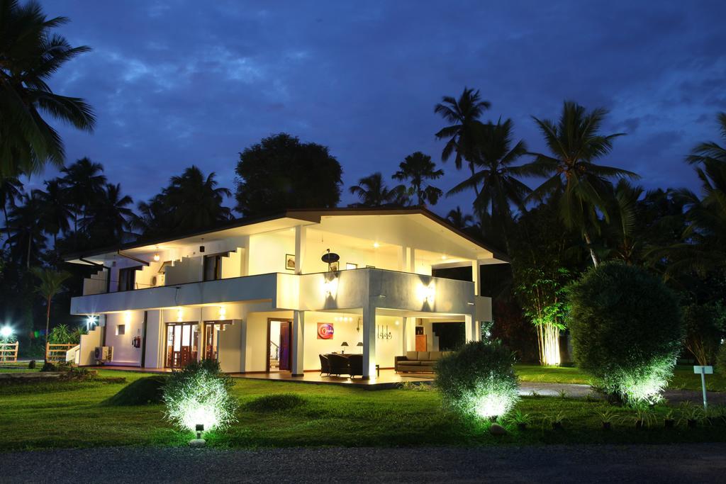 Oreeka - Katunayake Airport Transit Hotels Екстериор снимка