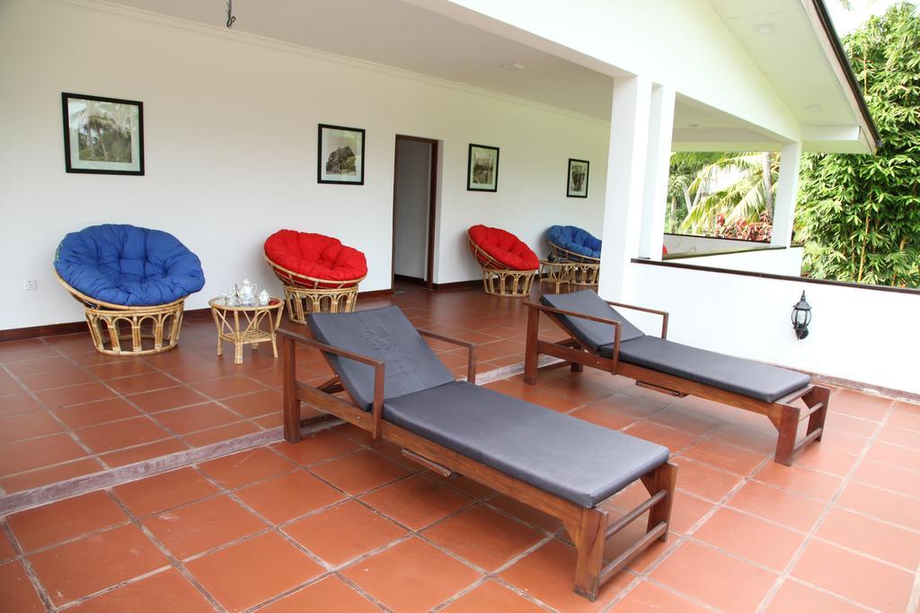 Oreeka - Katunayake Airport Transit Hotels Екстериор снимка