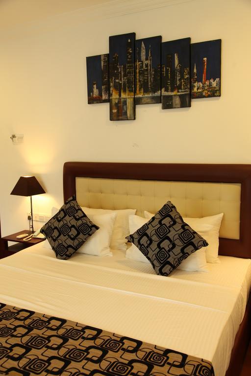 Oreeka - Katunayake Airport Transit Hotels Екстериор снимка