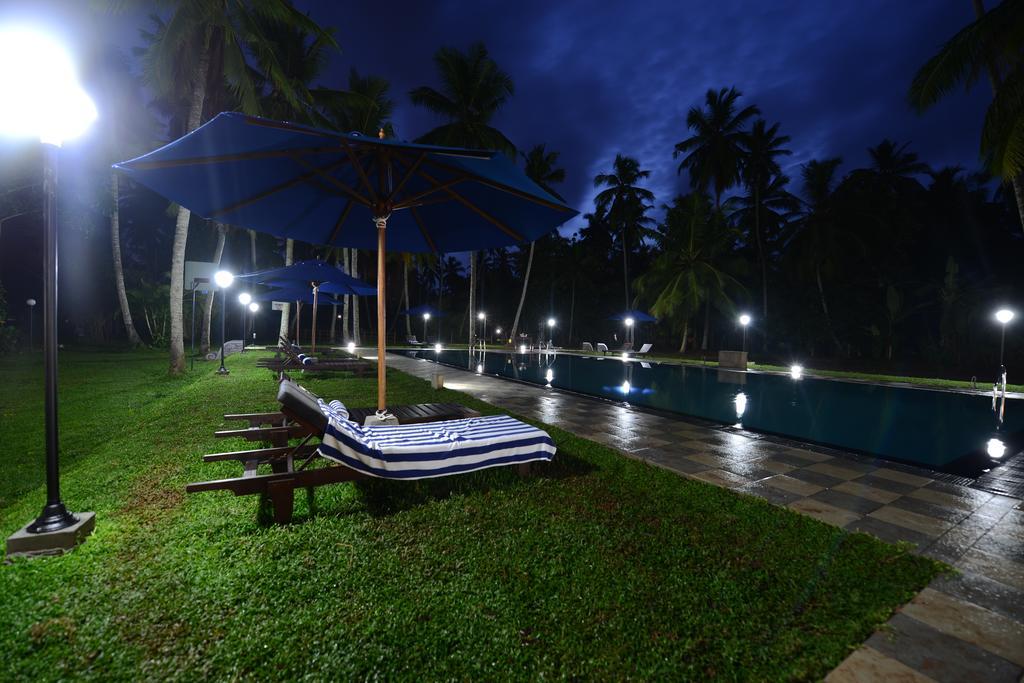 Oreeka - Katunayake Airport Transit Hotels Екстериор снимка
