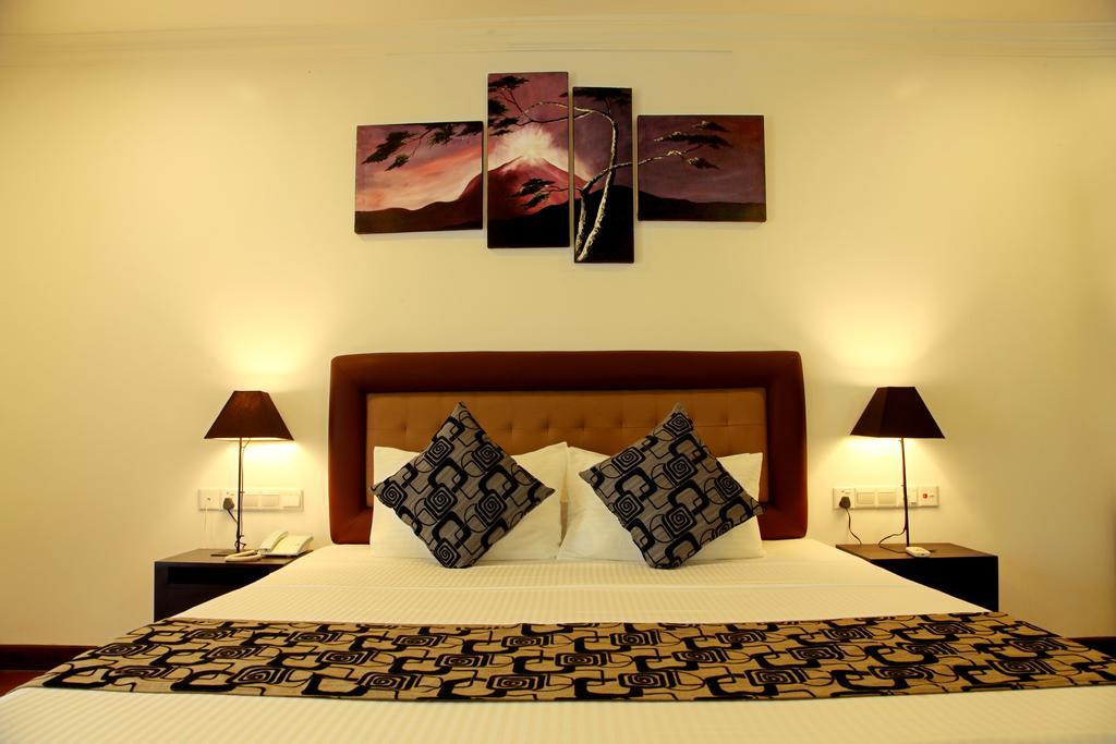 Oreeka - Katunayake Airport Transit Hotels Екстериор снимка