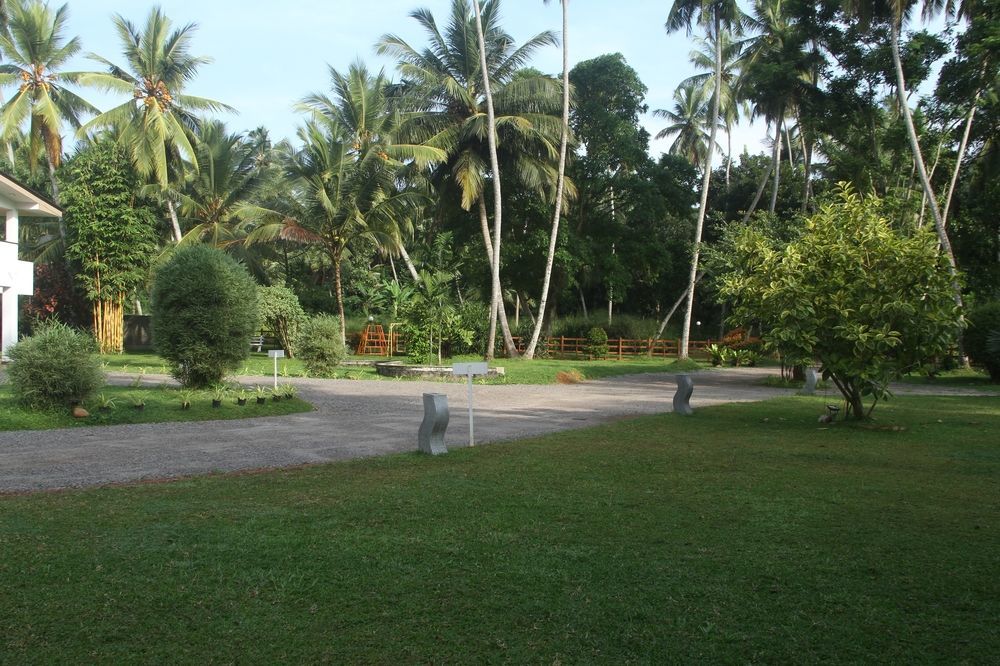 Oreeka - Katunayake Airport Transit Hotels Екстериор снимка