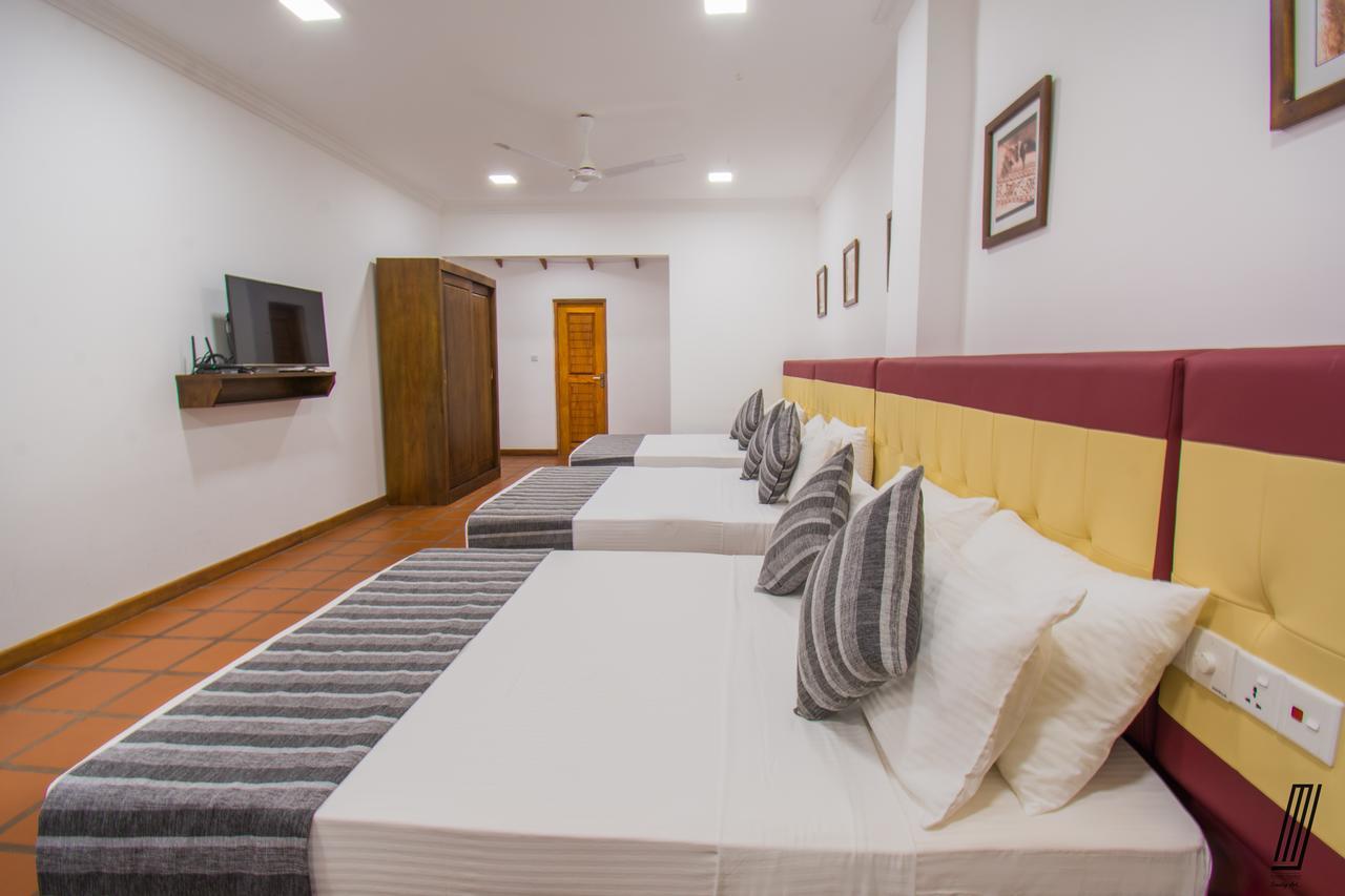 Oreeka - Katunayake Airport Transit Hotels Екстериор снимка