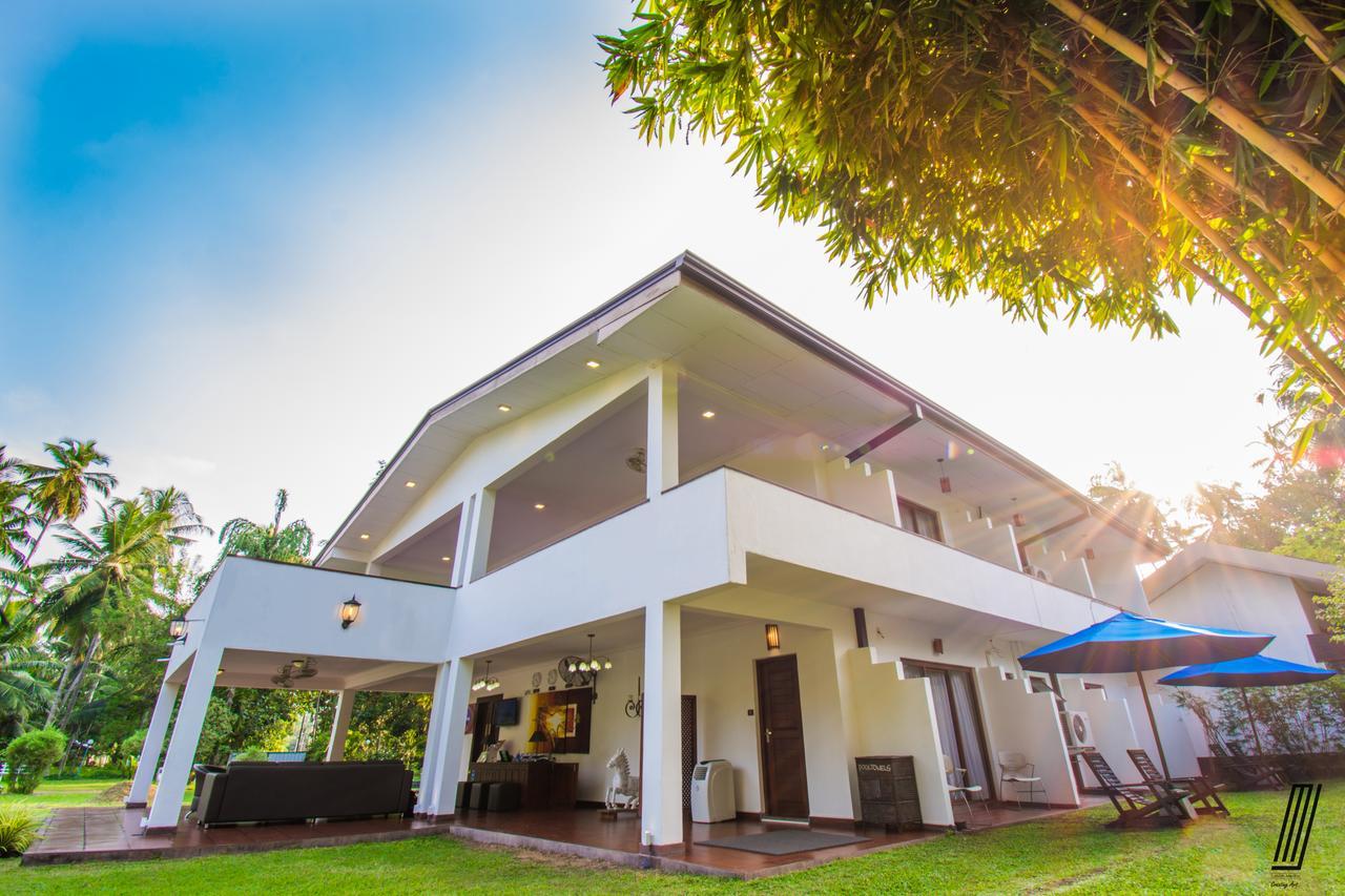 Oreeka - Katunayake Airport Transit Hotels Екстериор снимка