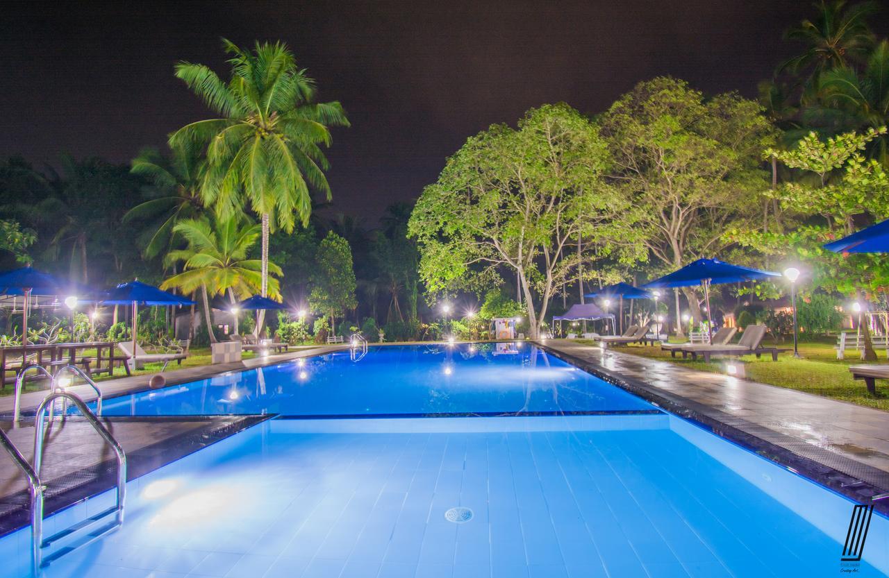 Oreeka - Katunayake Airport Transit Hotels Екстериор снимка