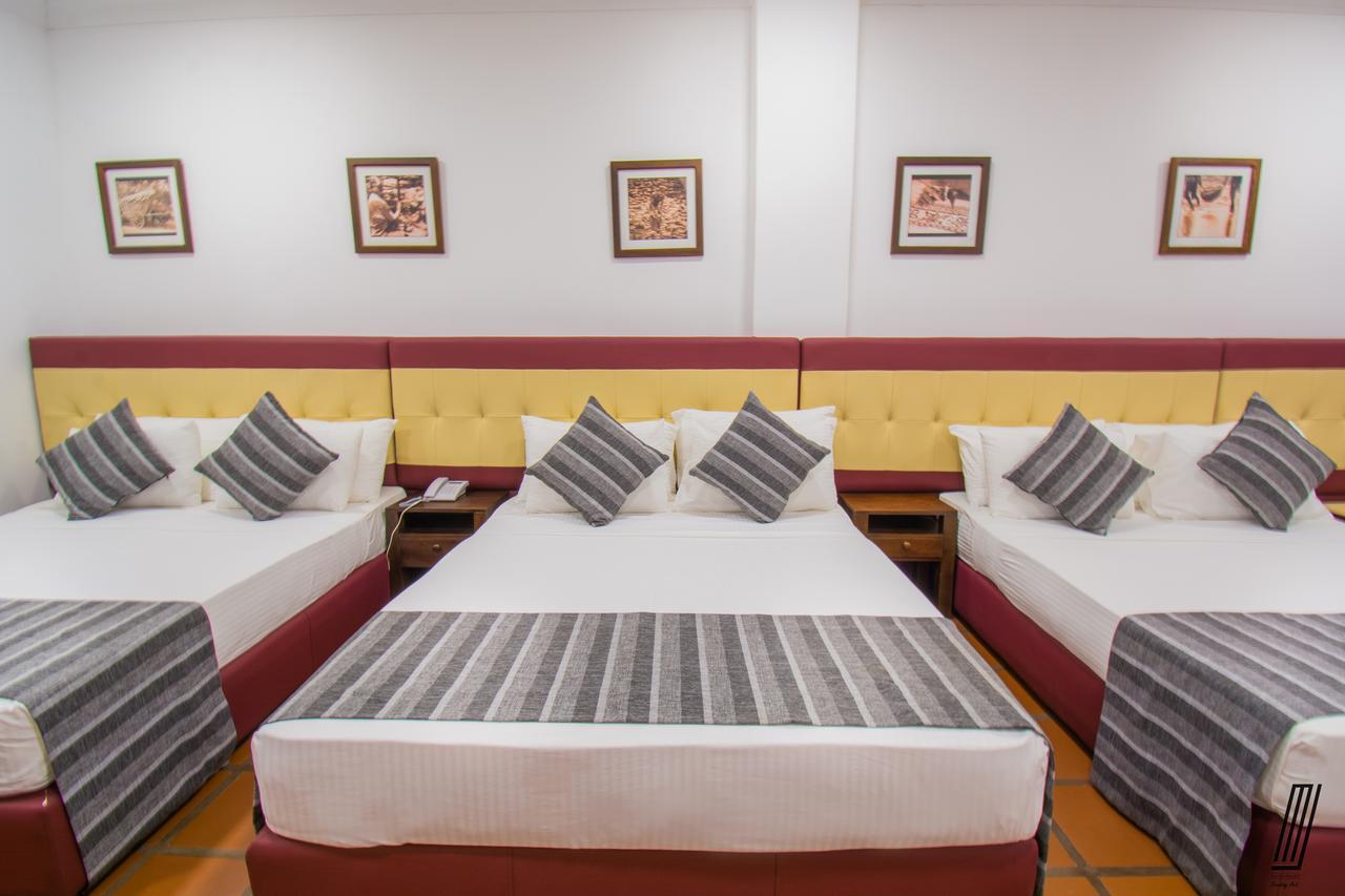 Oreeka - Katunayake Airport Transit Hotels Екстериор снимка
