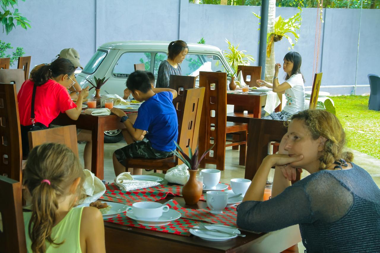 Oreeka - Katunayake Airport Transit Hotels Екстериор снимка