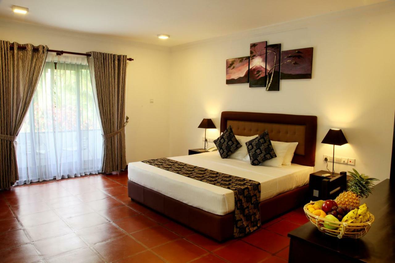 Oreeka - Katunayake Airport Transit Hotels Екстериор снимка